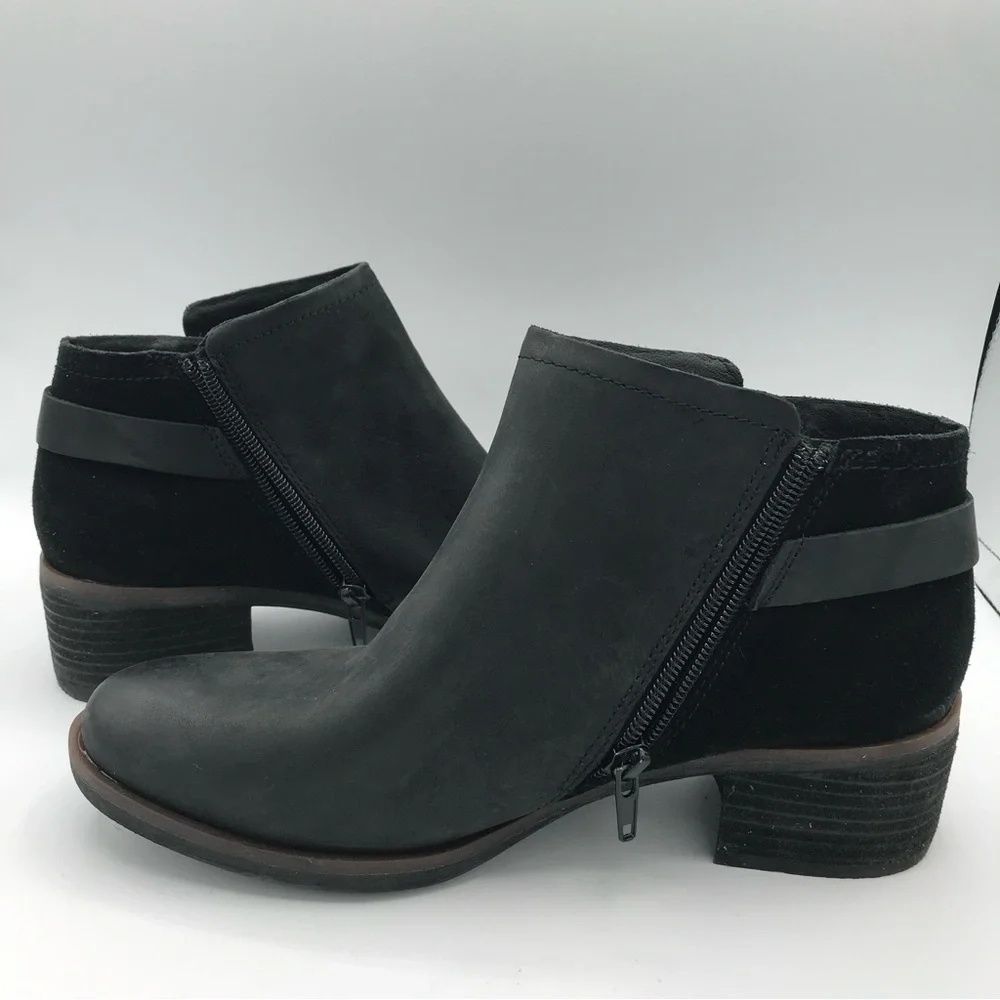 NWOB KORKS Kork-Ease Sonya Black‎ Leather Ankle Booties Sz 7 Zipper Distressed